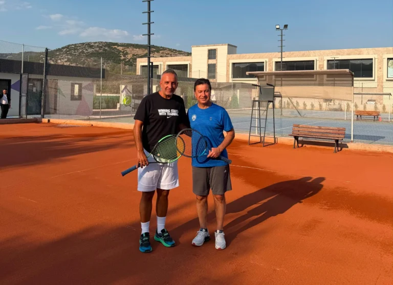 Ahmet Aras Tenis Oynayarak Günün Stresini Attı!