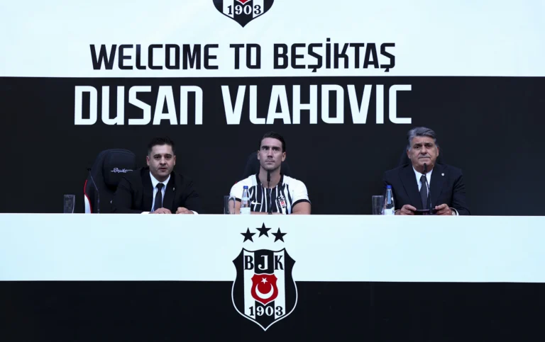 Dusan Vlahovic Beşiktaş’ta! 20 Bin Taraftar Önünde İmza Attı