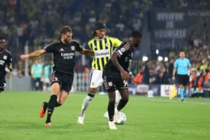 Fenerbahçe 1-1 Lyon: Tur Rövanşa Kaldı!