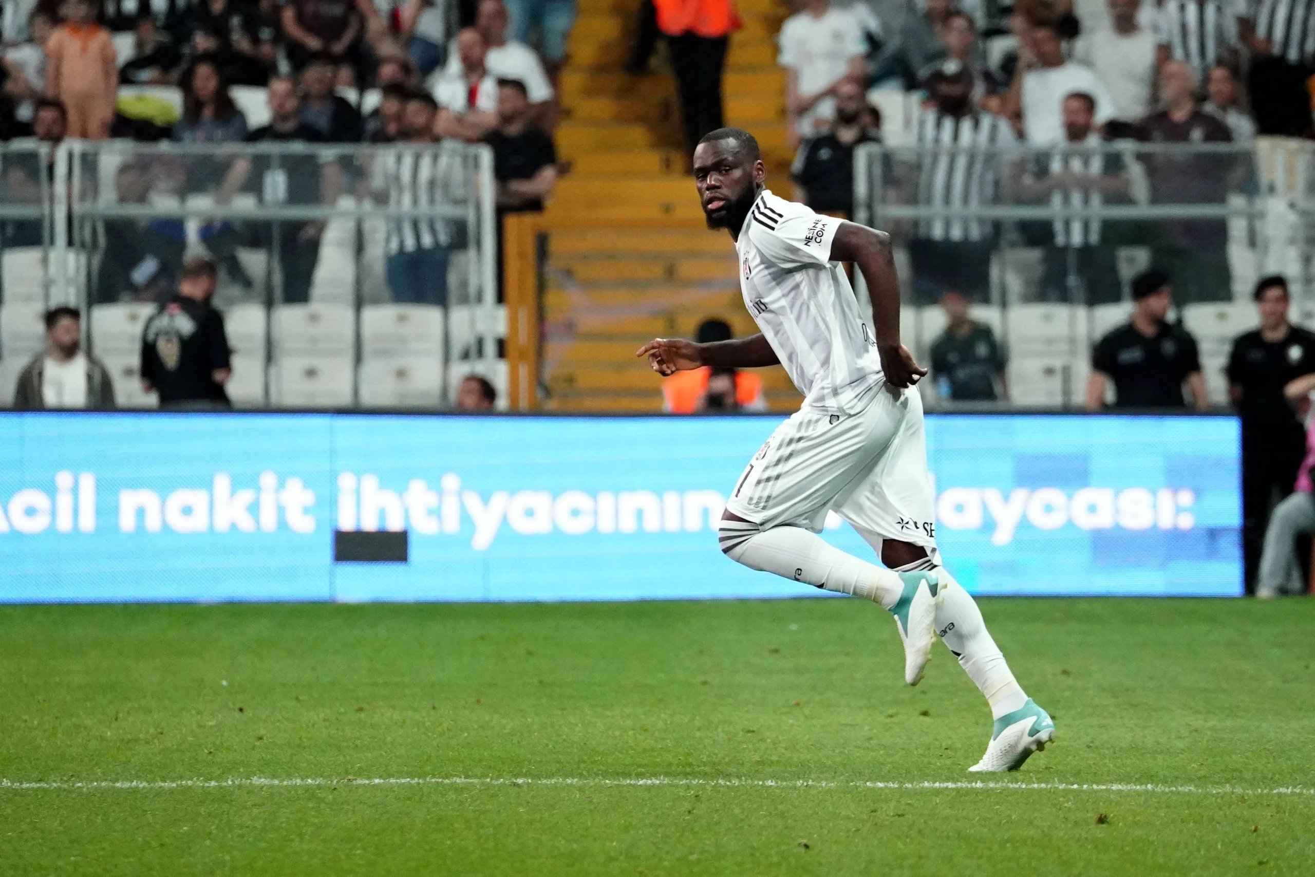Jean Onana Beşiktaş’tan Ayrıldı: Sözleşmesi Sona Erdi!