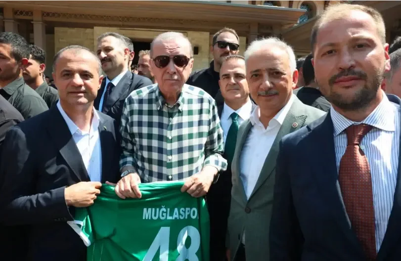 Muğlaspor Başkanı Kıyanç’tan Erdoğan’a Forma!