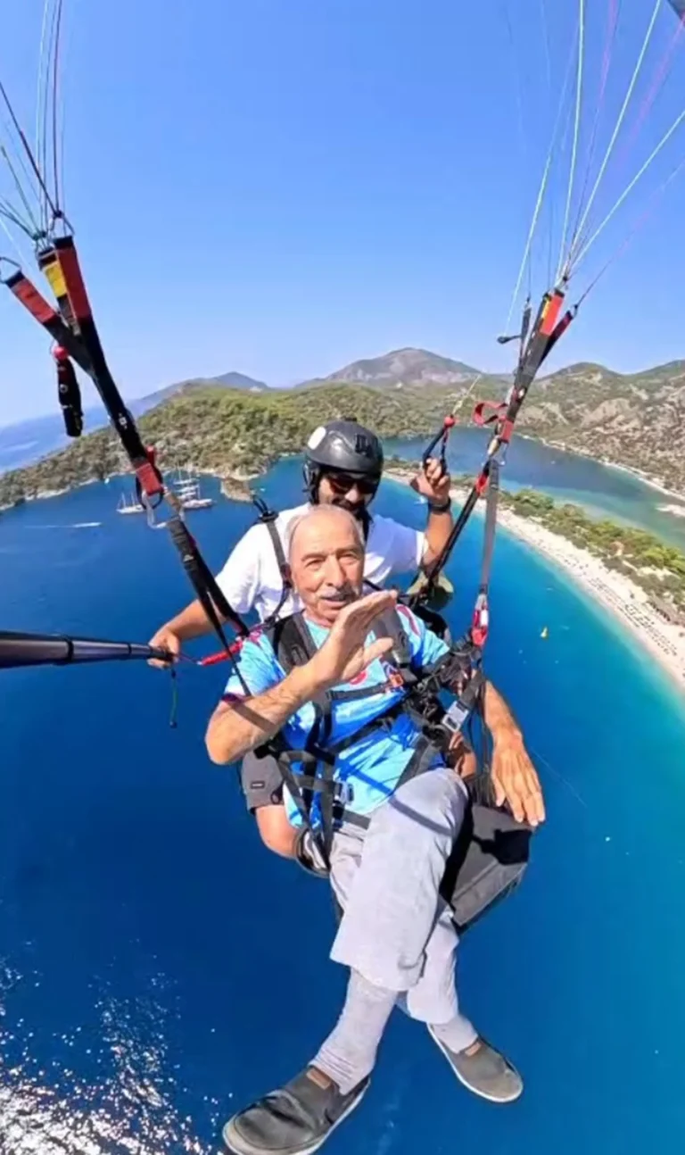 94 Yaşındaki Yakup Kaya, Fethiye’de İlk Kez Yamaç Paraşütüyle Uçtu!